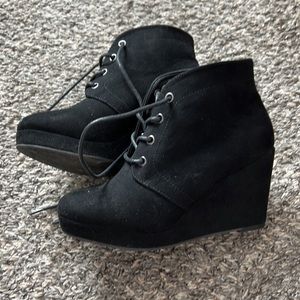 Wedge black bootie